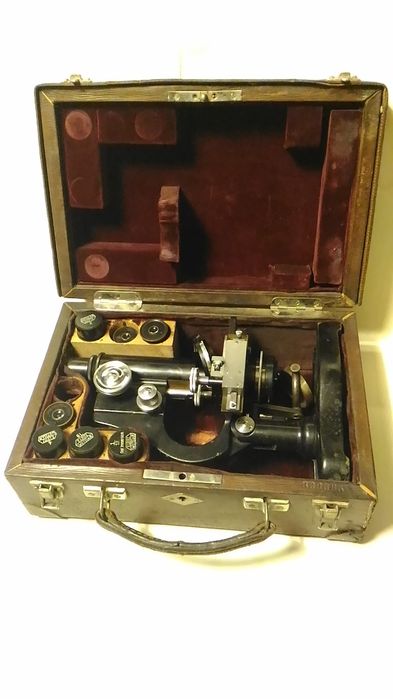 Leitz Wetzlar microscop cutie lemn piele