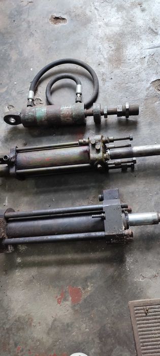 Хидравлични цилиндри