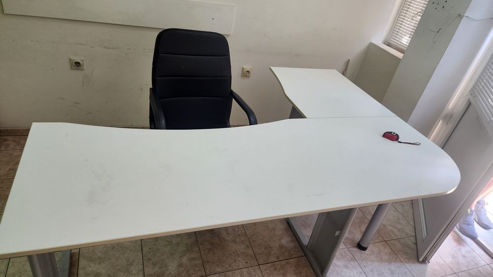 Бюро за офис или маникюр