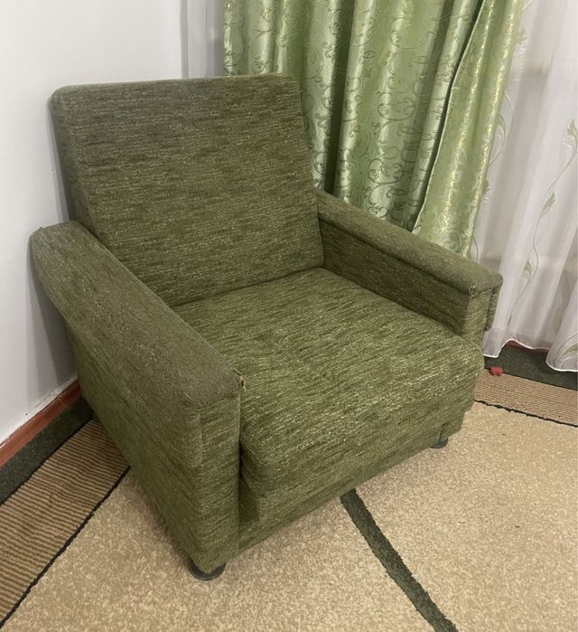 Диван и Креслосымен