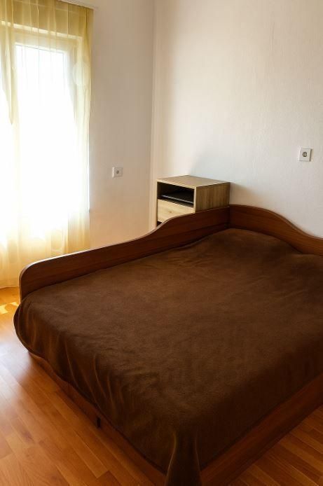 Дава се под наем Двустаен апартамент в Варна, Цветен квартал - 40 кв.м за 325 € - Снимка #2