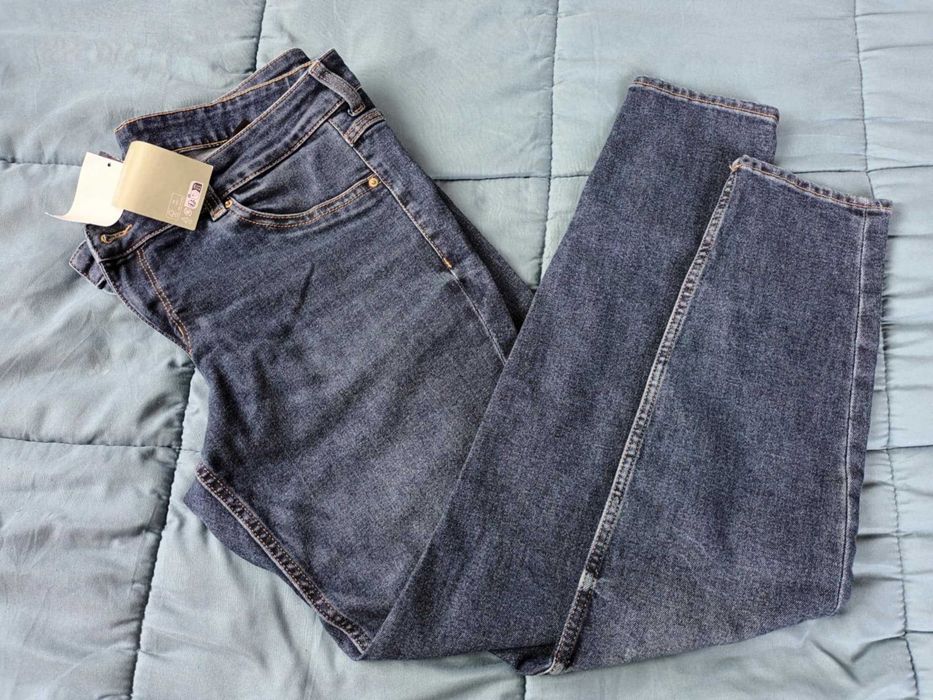 Намалени! Нови дамски дънки H&M с етикет
