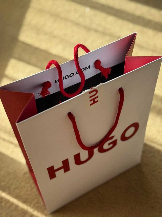 Продавам HUGO блуза от плетиво размер L, нова