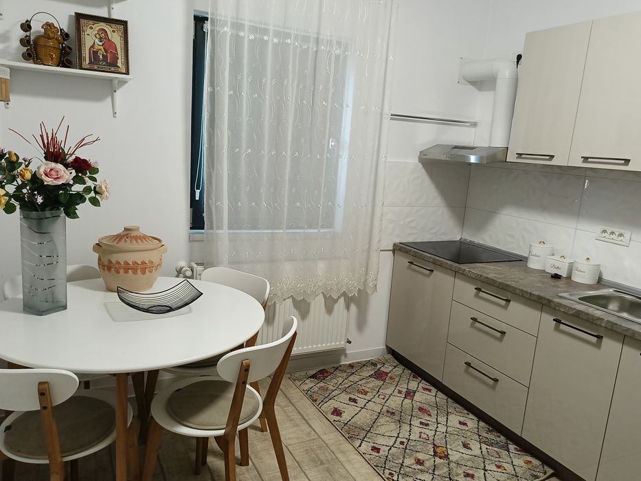 Închiriez  etaj  la casa