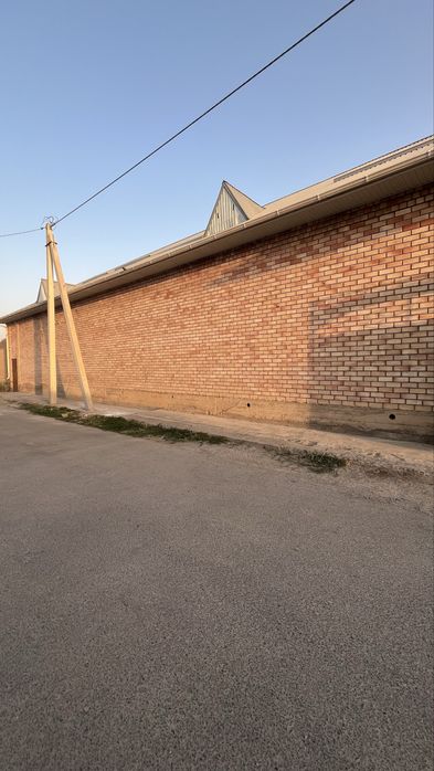 Үй сатылады.