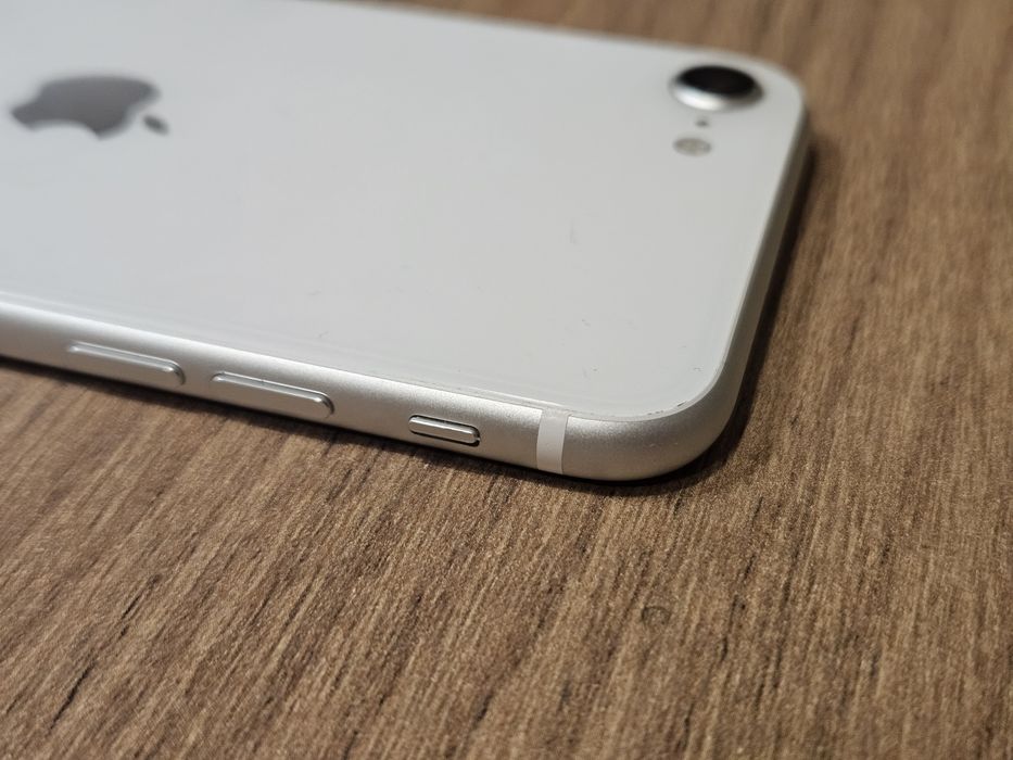 iPhone SE (2020)