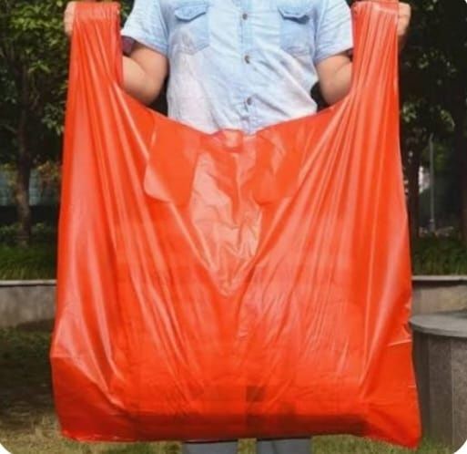 Читать текст. Красные пакетики с одеждой отдаю!