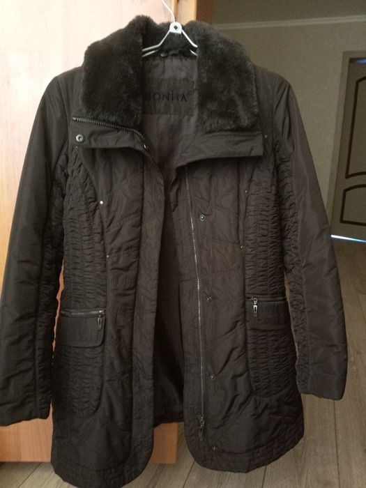Продам женскую куртку