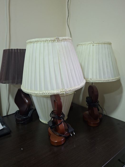 Продаются настольные лампы.