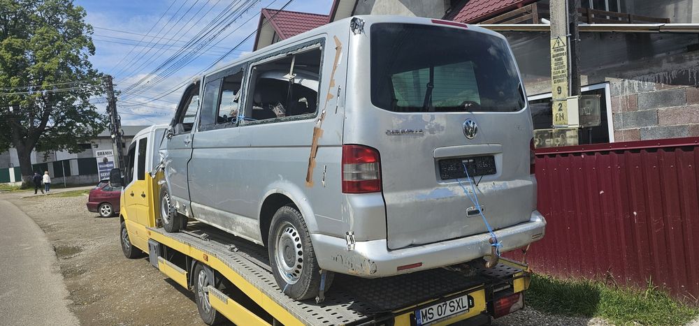 Dezmembrez Volkswagen Transporter T5 An 2007 Motor 2.5 Multivan