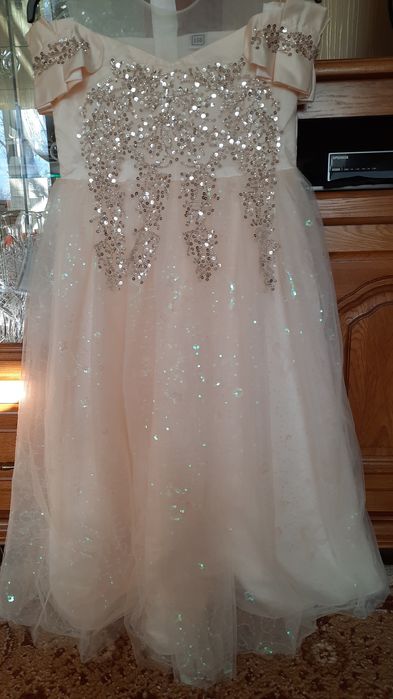 Нарядное платье для девочки