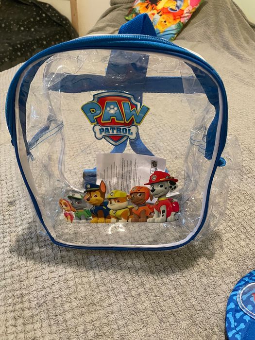 Продавам комплект каска, наколенки и протектори за ръце.