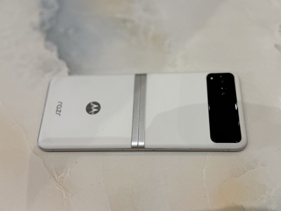Продавям  Motorola Razr 40