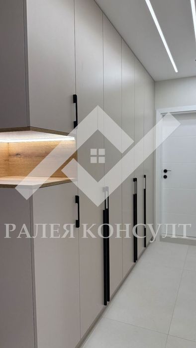 Продава се Двустаен апартамент в Пловдив, Каменица 2 - 85 кв.м за 2271 €/кв.м - Снимка #2