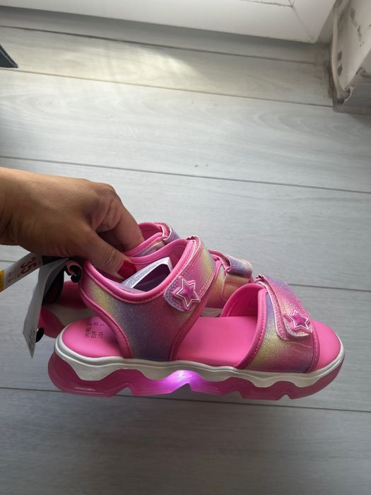 Светещи сандали за момиче