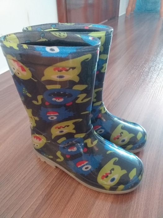 Резиновые сапоги  27размер