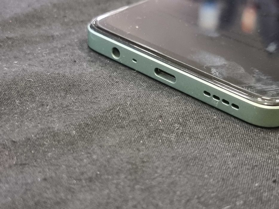 Телефон Realme 12x 5G 128GB 6GB RAM