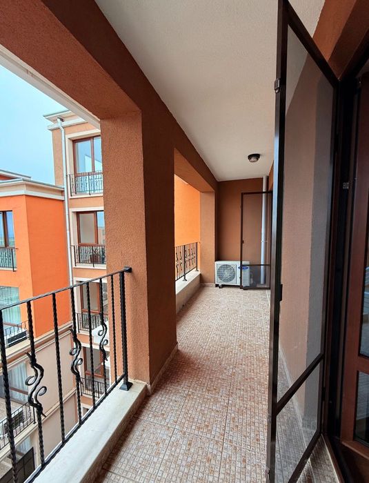 Продава се Двустаен апартамент в Свети Влас - 71 кв.м за 1042 €/кв.м - Снимка #1