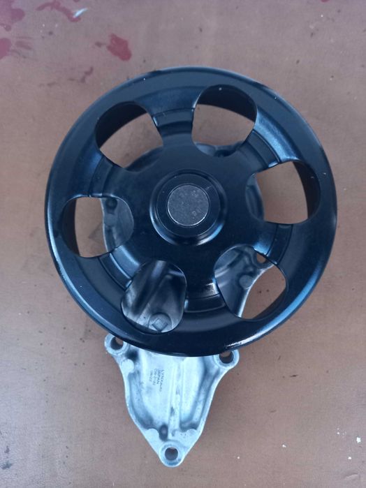 Продам помпа стартер на хонду 2.4 обьём