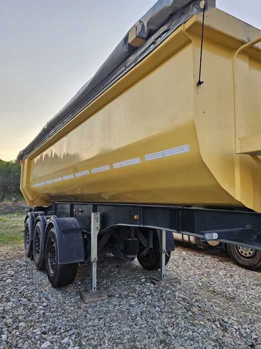 Semiremorci Swartzmuler si Carnhel basculabile