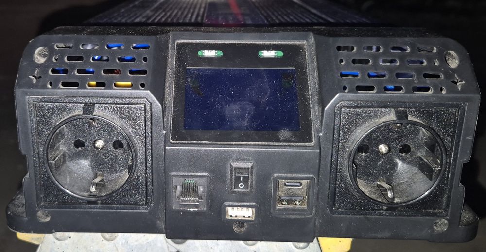 Invertor de tensiune 24V DC la 220-240V AC,