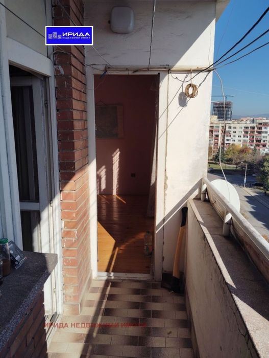 Просторен тристаен апартамент в Младост 3