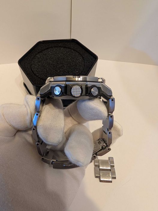 Промо! Casio G-Shock GST-B300 Bluetooth часовник