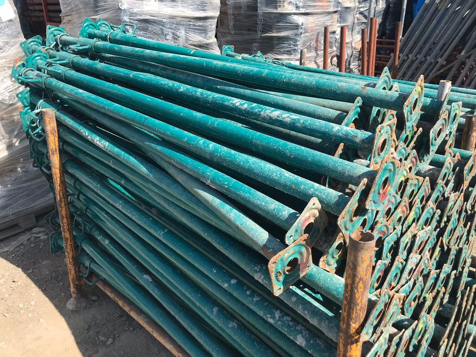 De inchiriat .Popi metalici si panouri doka