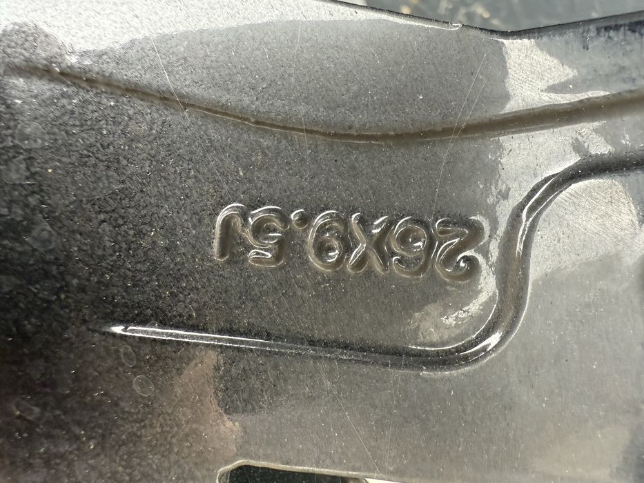 Джанти с гуми 26 цола за CADILAC ESCALATE 12 дупки 305/30/26