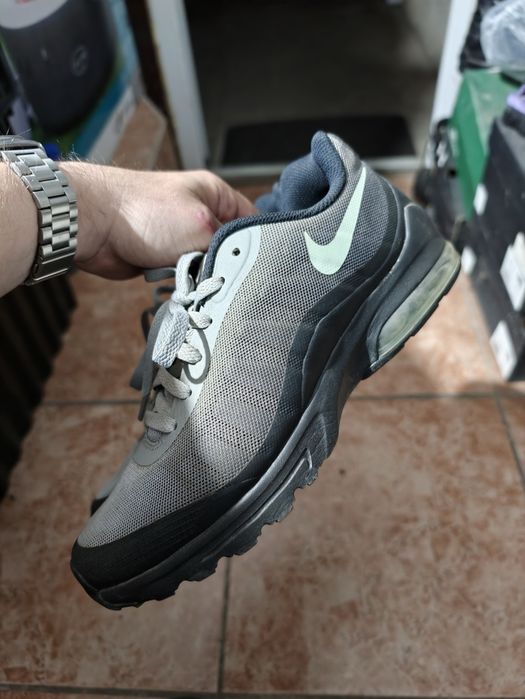 Vând Air max invigor