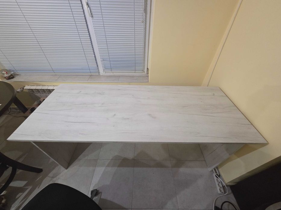 Бяло офис бюро 180х70х75