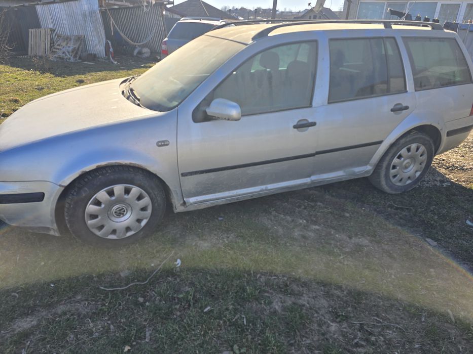 Vând vw golf pentru dezmembrari