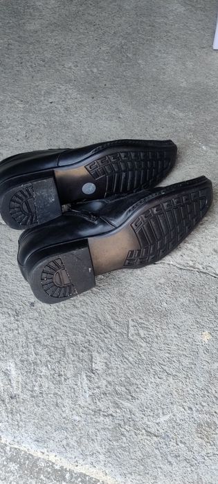 Vând, 2 bucăți pantofi eleganți pentru bărbați din piele, Bigotti Maro 42 și Taima Negru 41!