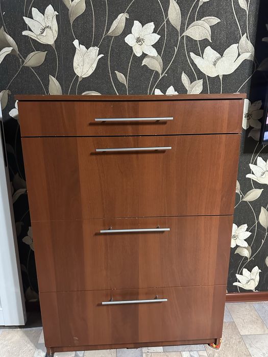 Продам обувницу