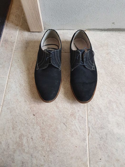 Vand pantofi barbatesti din piele intoarsa