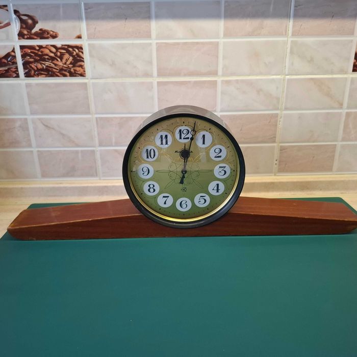 Часы настольные, каминные.