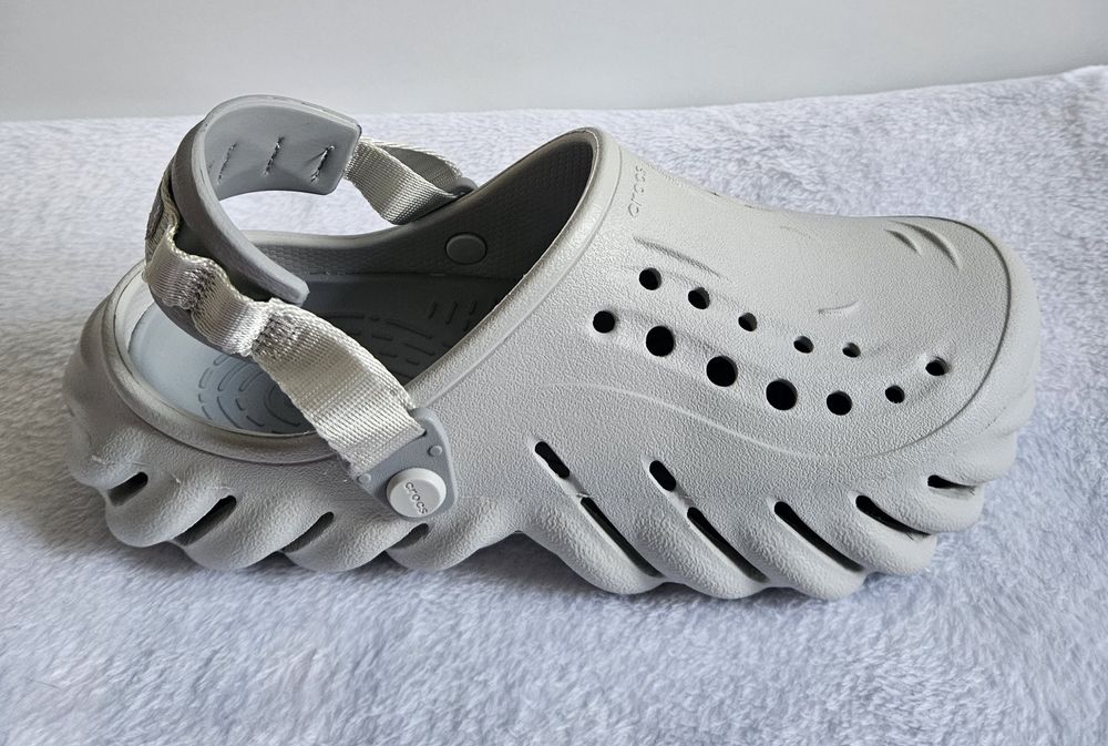Crocs original gri M7 W9, talpă chunky, barete textile – mărimea 39-40