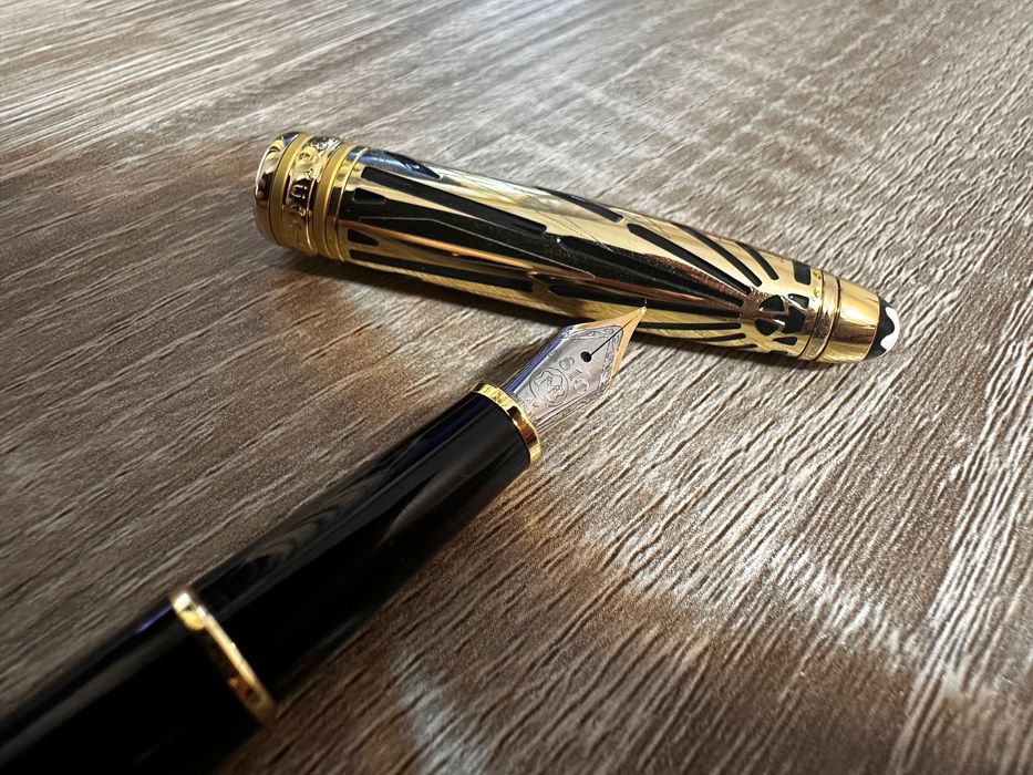 Stilou montblanc negru si auriu model nou