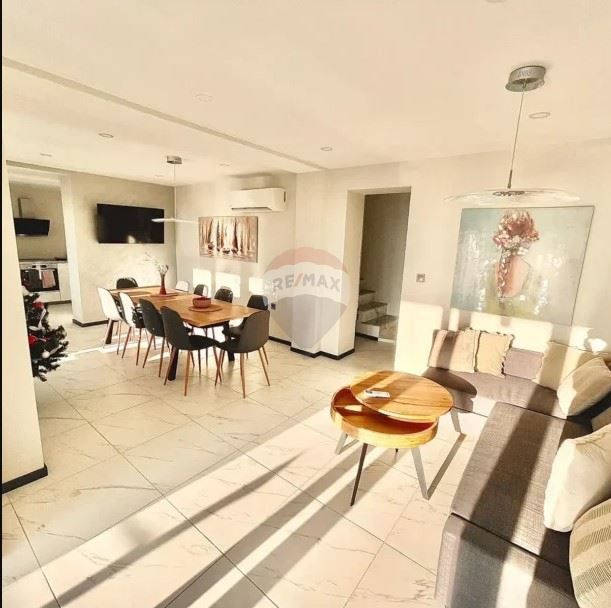 Продава се Къща в Балчик - 280 кв.м за 1500 €/кв.м - Снимка #4