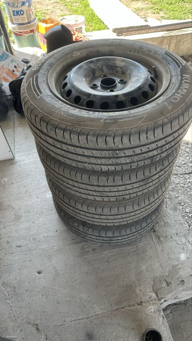 Срочно продам шины Kumho с дисками R15