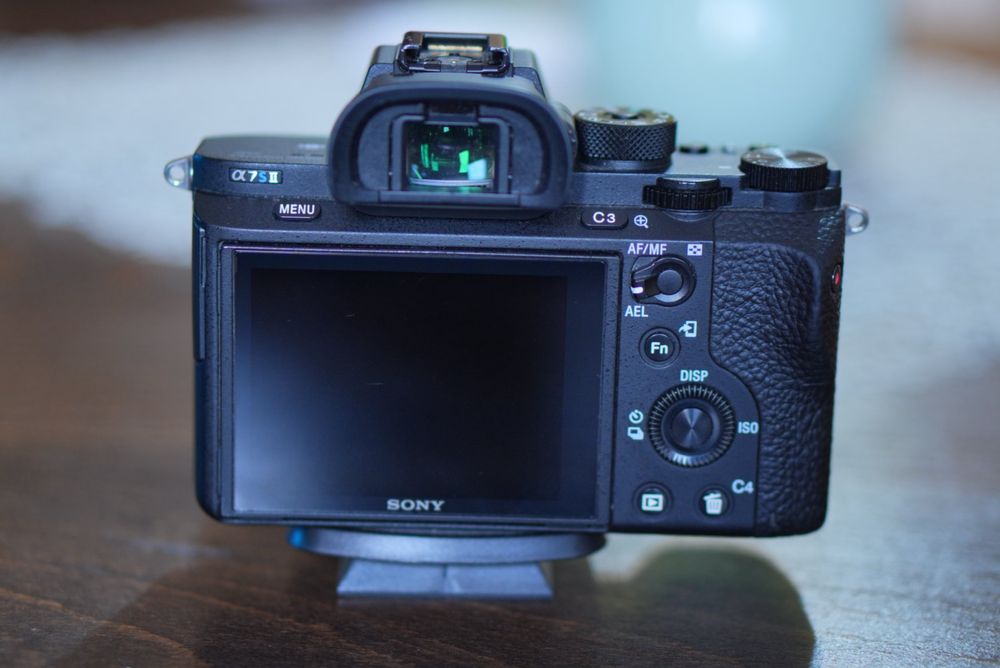 Sony a 7 S II + 2 обектива + 2 батерии + микрофони