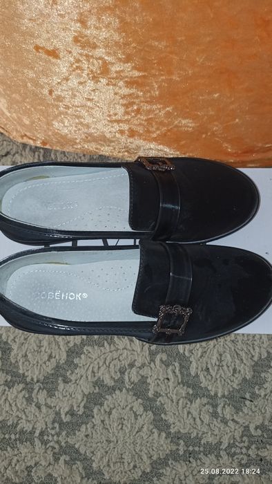 Продам туфли новые. р-р 35