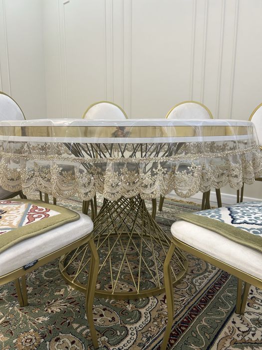 Стол со стульями