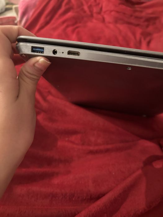 Продам Ноутбук название Oyan