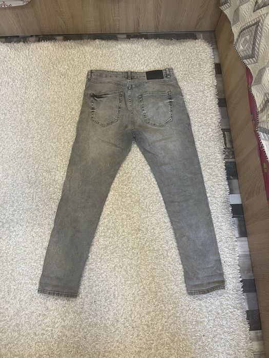 Продавам дънки размер eur40 Pull&Bear