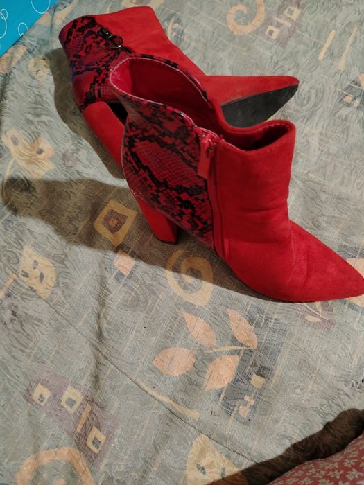 Дамски боти и ботуши