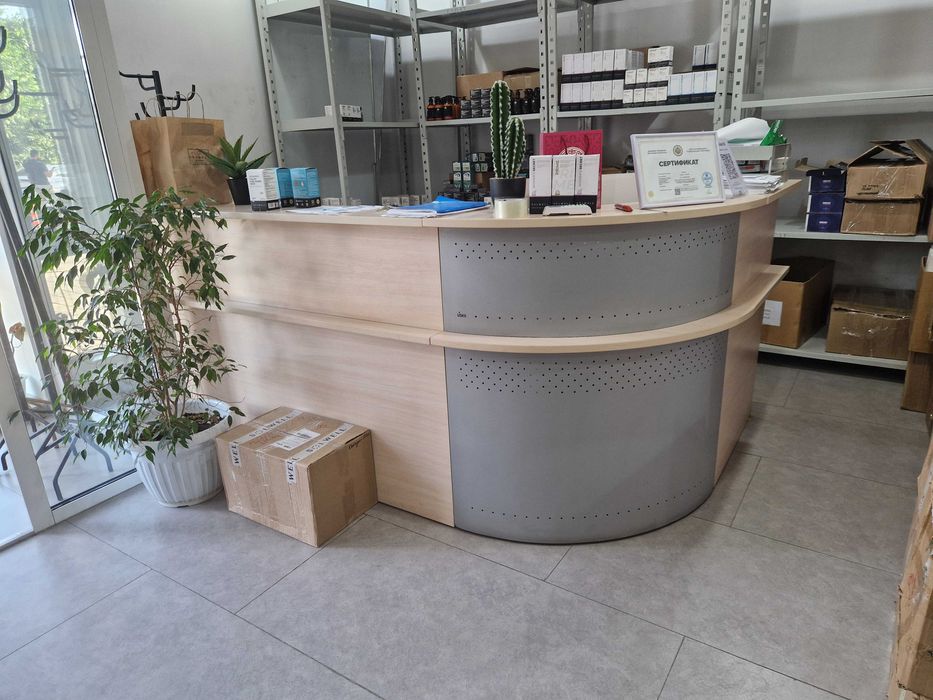 В связи с переездом продаётся диван в хорошем состоянии и ресепшен.