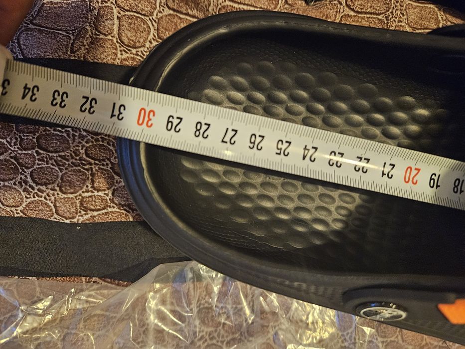 Мъжки чехли като CROCS