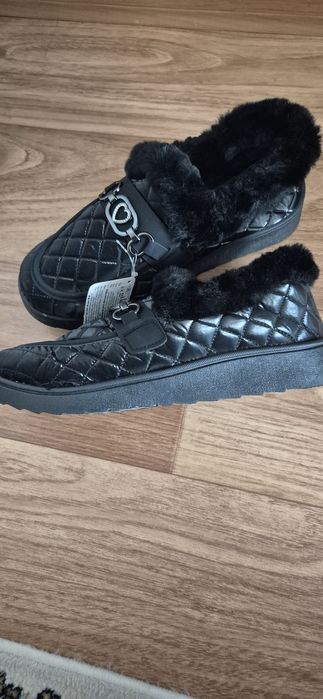 Продам новые утеплённые лоферы