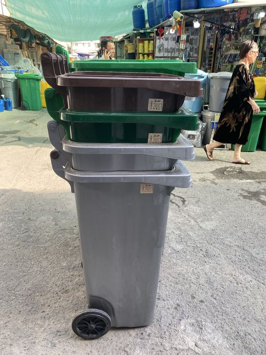 Musorniy baklar har xil turdagilar